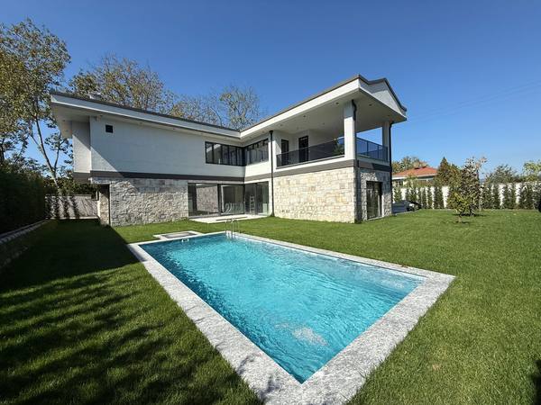 Gerçek Villa — Bahçe & Havuz